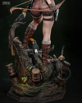 Lara Croft Sculpture thumbnail 4