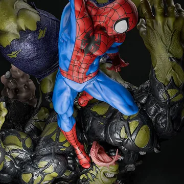 Spiderman Vs Hulk Sculpture thumbnail 2