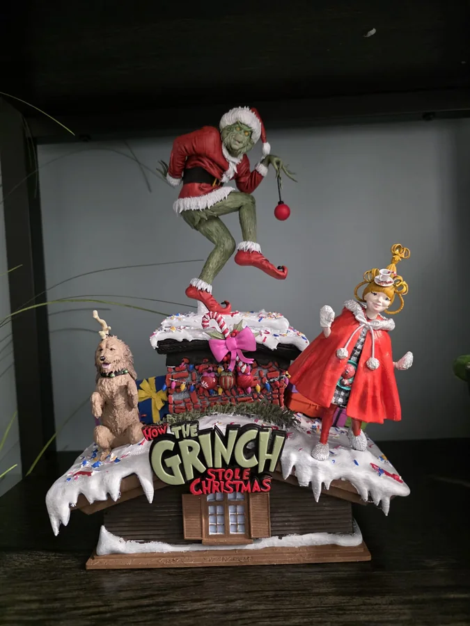 Grinch, Cindy and Dog Diorama